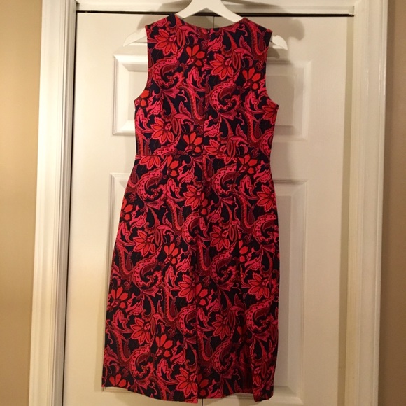 Cute Patterned and Structured Land’s End Dress - Picture 2 of 8